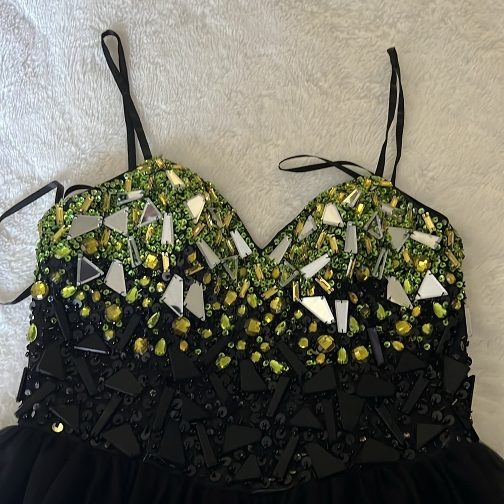 Short Black and Green Prom Dress with Elegant Design M - Picture 9 of 11